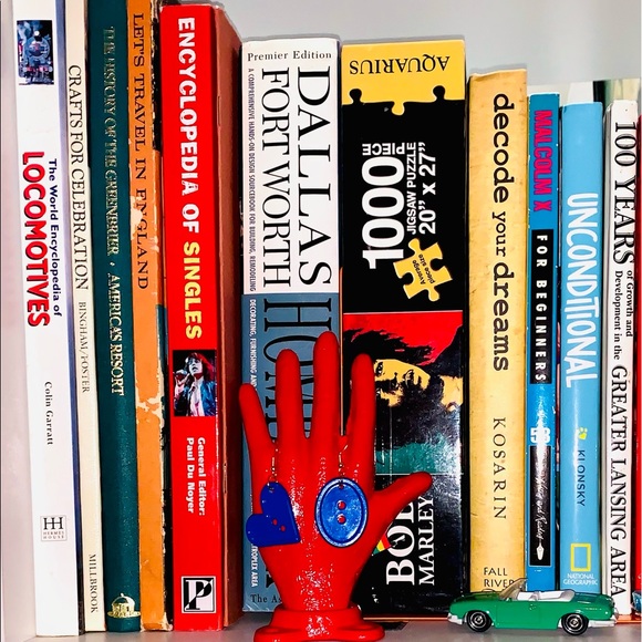 RETRO COLORFUL SHAPES Button Earrings (BLUE) - Picture 4 of 8